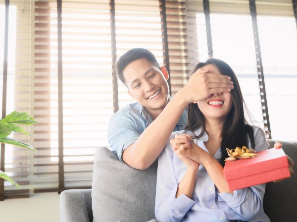 KHÁM PHÁ 10 QUÀ TẶNG BẠN GÁI NGÀY TẾT TINH TẾ, LÃNG MẠN