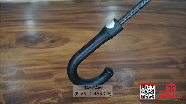 Kiểu dáng tay cầm cong dễ cầm nắm và treo