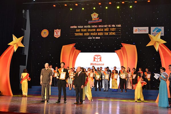 DÙ MINH THÀNH - SAO VÀNG DOANH NHÂN ĐẤT VIỆT VÀ THƯƠNG HIỆU - NHÃN HIỆU TIN DÙNG 2018